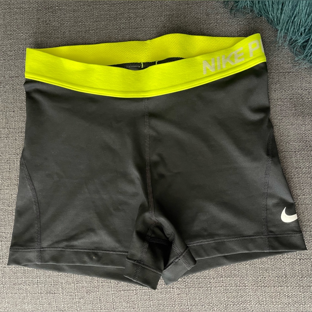 Women’s Nike Pro Dri-Fit 3” Shorts size M